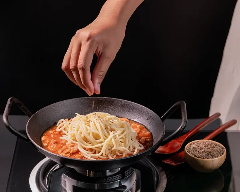 how to salt pasta with finishing salt in tomato sauce
