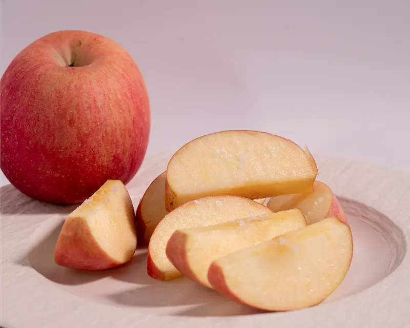 Salt on fruit with sliced apple